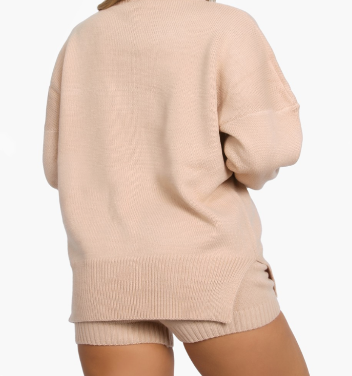 How perfect is this comfy knit set? It features an oversized knit sweater and high waisted shorts. Both can be worn together or separately. Material: 100% acrylic