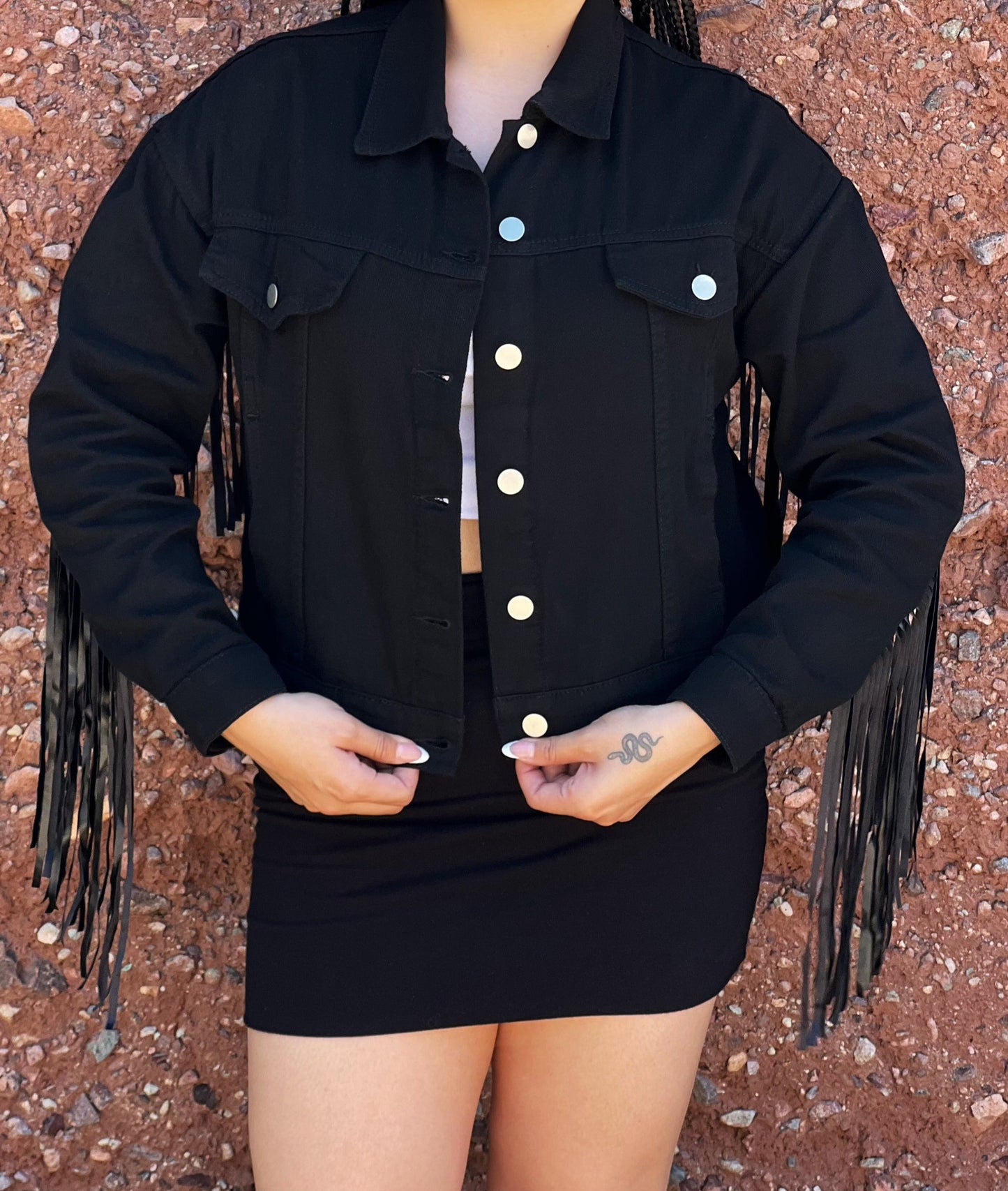 Command attention in this striking black fringe jacket. Its cropped length and intricate fringe detail create a silhouette. The fringe will dance with every movement, adding an element of playfulness to your country look.&nbsp;