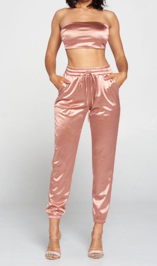 Are you ready to look stunning in this rose gold sultry satin set?   92% Polyester, 8% Spandex Made in the US